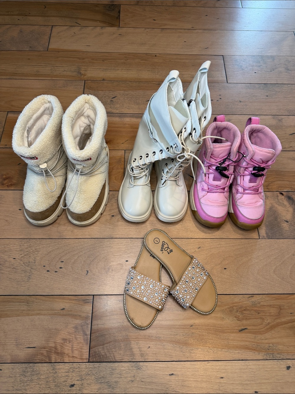 Lot girls shoes Sorel and Hunter boots, Art Class sandals and ivory boots size 1